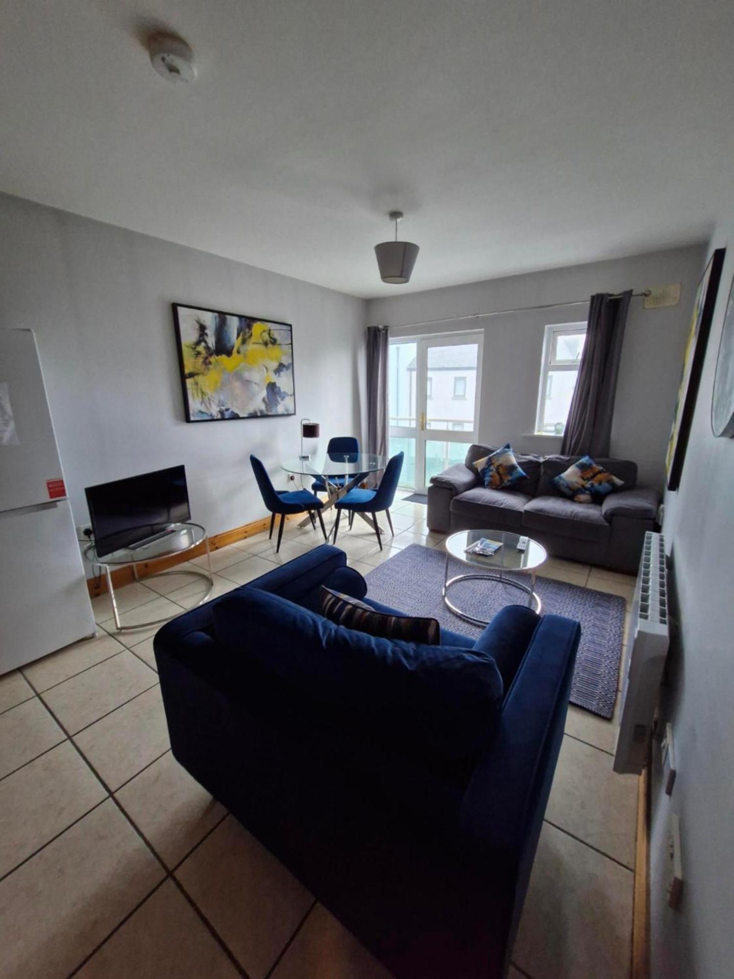 Cosy Beachfront Apartment In Salthill Galway City Exterior foto